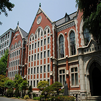 慶應大学